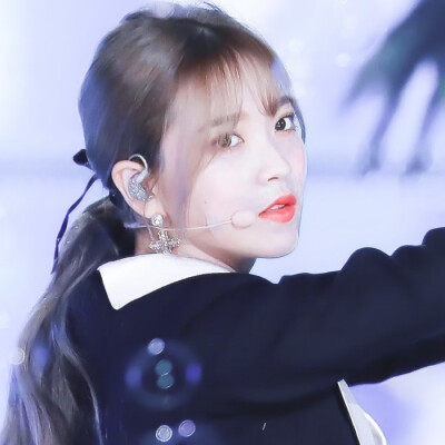 * 玫瑰会在暗夜里绽放
金艺琳yeri头像
16岁的她什么都不懂 23岁她勇敢的站了出来