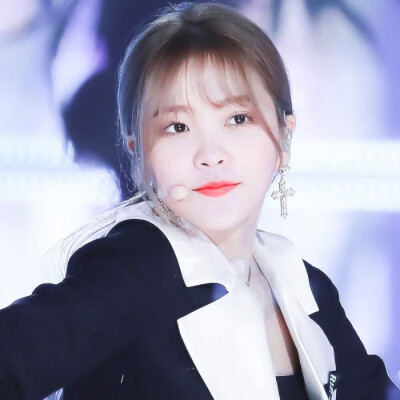 * 玫瑰会在暗夜里绽放
金艺琳yeri头像
16岁的她什么都不懂 23岁她勇敢的站了出来