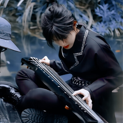 张泽禹/Jian Yu Jiang Hu
原截@余鹤岁