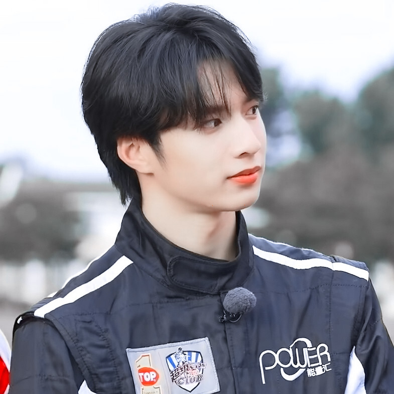 “塞车的终点是赛道的尽头，而我的的终点是你的身边”
刘耀文
原@姜恬