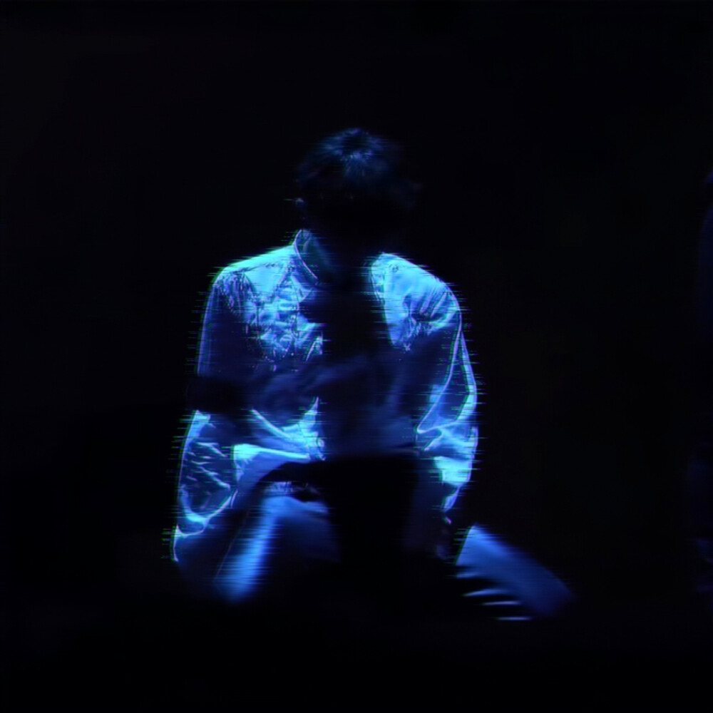 那天的机械心脏始终没亮，我的心动代码不该被埋没。
-边伯贤