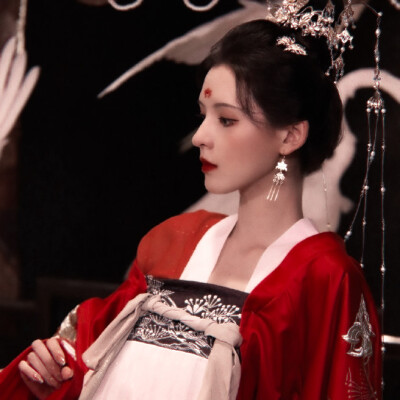 *少女没有乌托邦
-张予曦