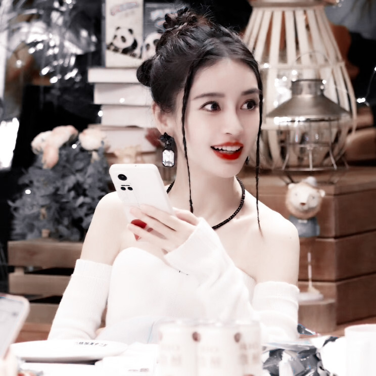 ྀི 要相信会降临很多粉色的浪漫
-Angelababy