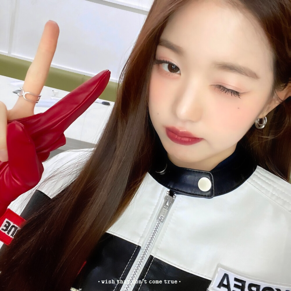 ▸ 「教科书式自拍 / 看镜头啦 」 ʕ·͡ˑ·ཻʔ