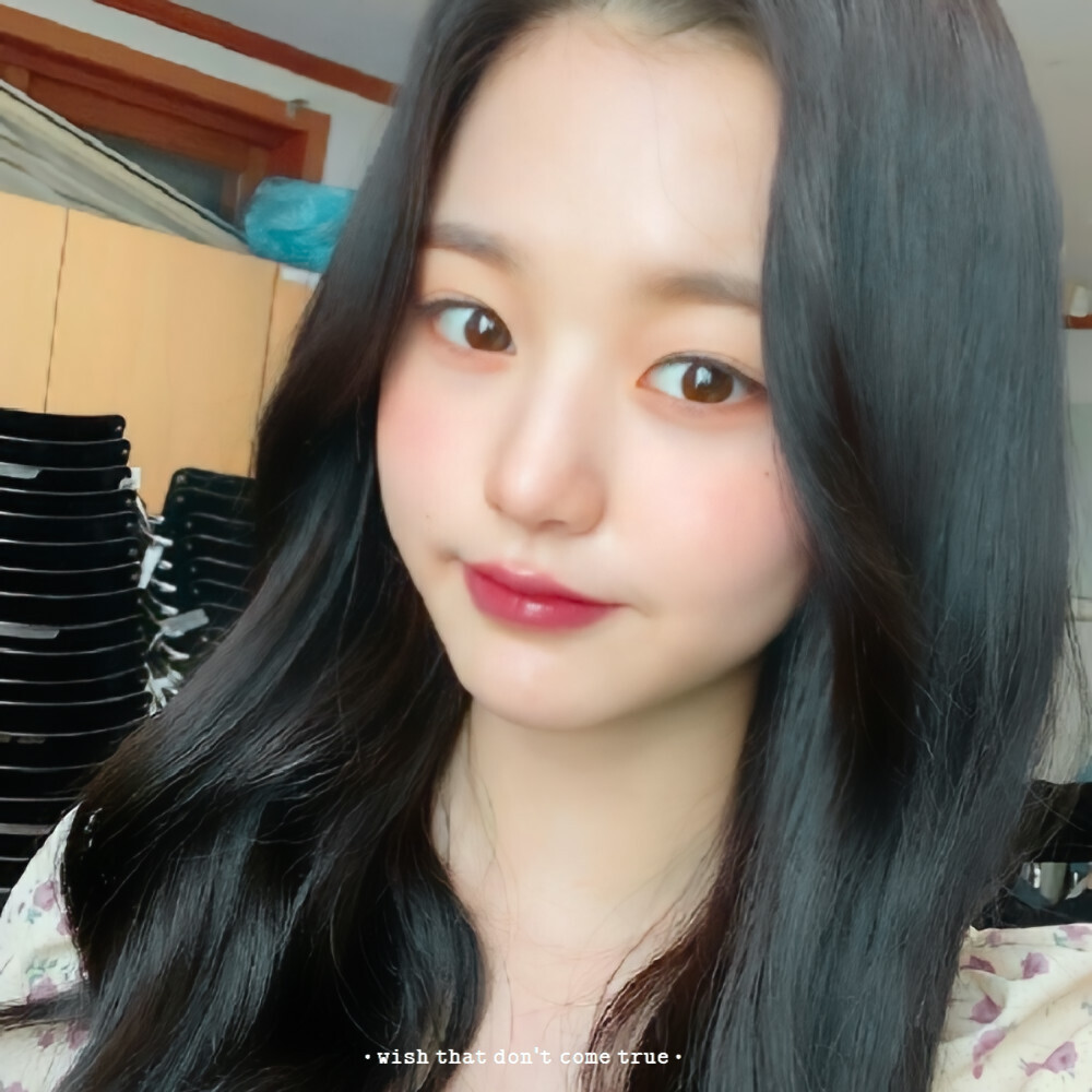 ▸ 「教科书式自拍 / 看镜头啦 」 ʕ·͡ˑ·ཻʔ