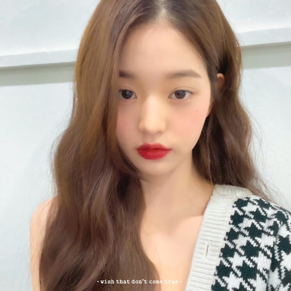 ▸ 「教科书式自拍 / 看镜头啦 」 ʕ·͡ˑ·ཻʔ