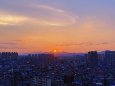 落日余晖下
