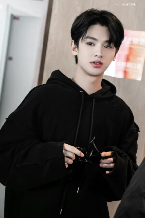 黄明昊