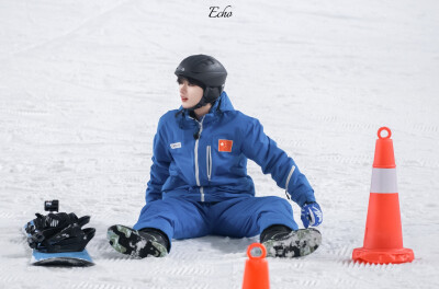 丁程鑫花少滑雪