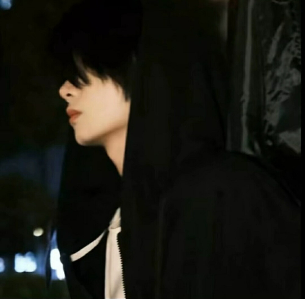 男头，真人头像，高级感，高质量，氛围感
『我问了问心，它说情不自禁』