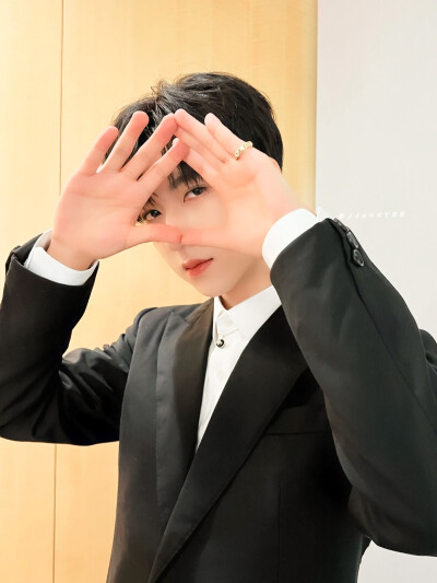 · 贺峻霖 严浩翔 