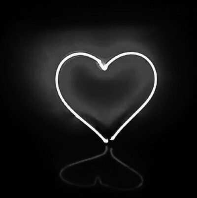 我从地狱来，要到天堂去，正路过人间 ——司汤达《红与黑》
*边伯贤