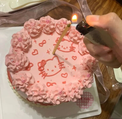 “绚烂爱意会穿过层层人群照进心底”