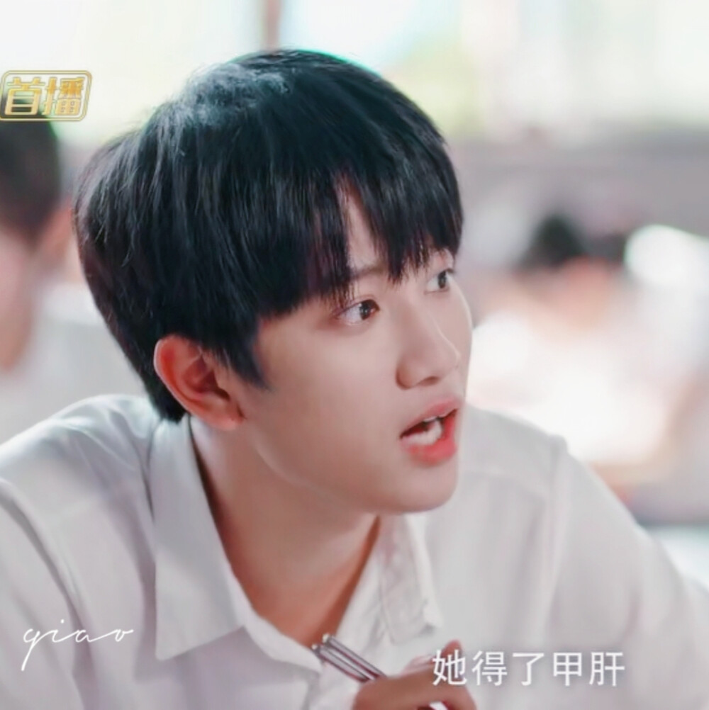 “千里送桃花 含情麦麦啊”
“不是很重要 不管他是脉脉还是麦麦”
“不重要”
——陈暮光《追着彩虹的我们》
敖子逸.