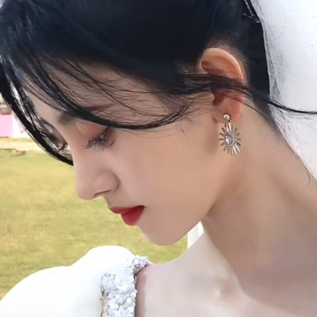 鞠婧祎可二改
拿图点赞收藏 大量收专 注明江郁