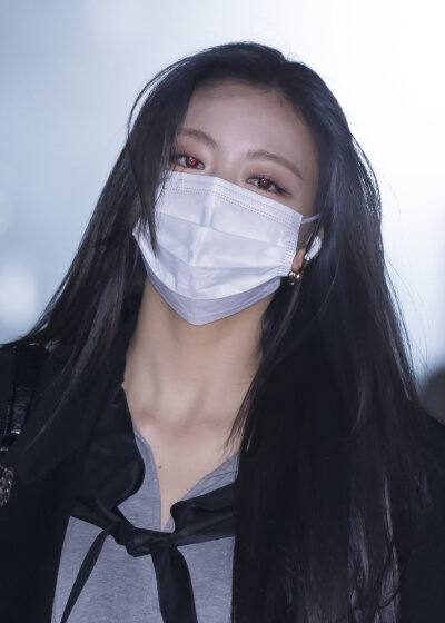 申有娜可二改
©ITZY_PAN