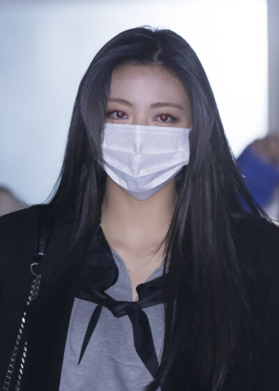 申有娜可二改
©ITZY_PAN