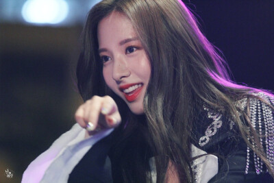 苞娜可二改
©13einfullbloom