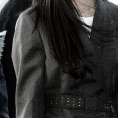 JISOO
Dieu dit qu'on est coincés