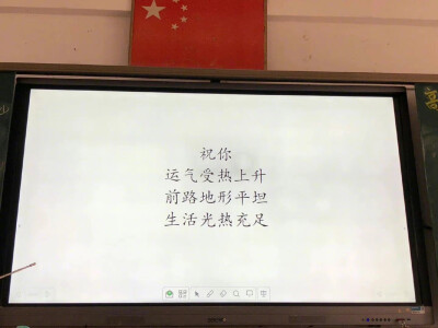 《阿栀的每日句子集》
想记录下一些东西，一些我在寻找中的物件
一隅之地