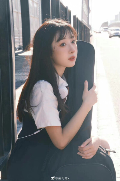 为你翘课的那天
出镜：@苗可青x
摄影：@酒井小乔 ​