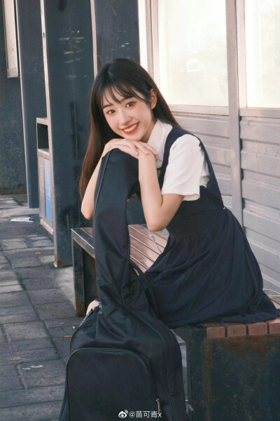 为你翘课的那天
出镜：@苗可青x
摄影：@酒井小乔 ​