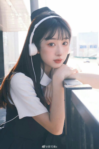 为你翘课的那天
出镜：@苗可青x
摄影：@酒井小乔 ​