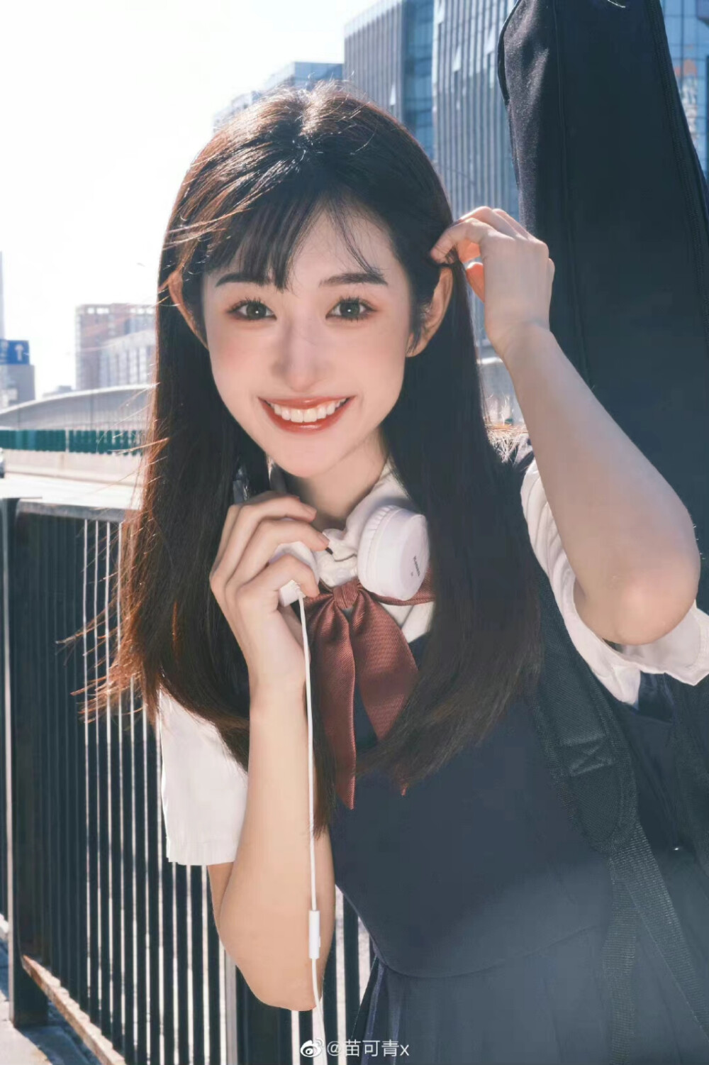 为你翘课的那天
出镜：@苗可青x
摄影：@酒井小乔 ​