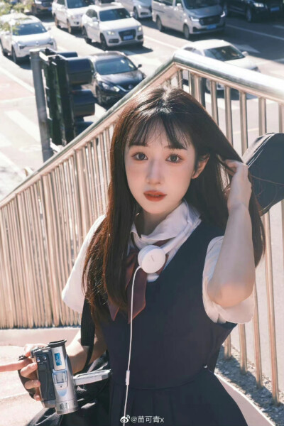 为你翘课的那天
出镜：@苗可青x
摄影：@酒井小乔 ​