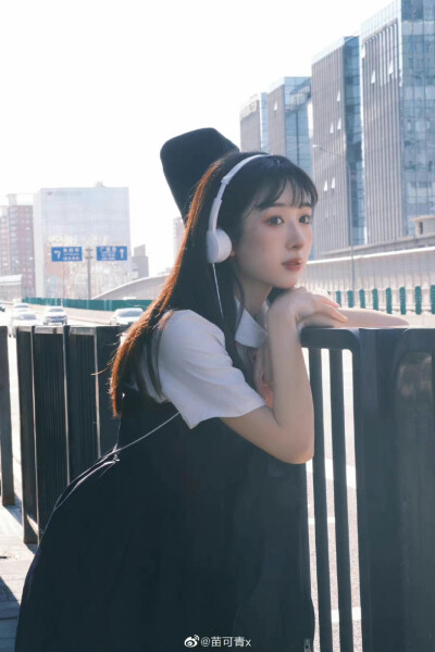 为你翘课的那天
出镜：@苗可青x
摄影：@酒井小乔 ​