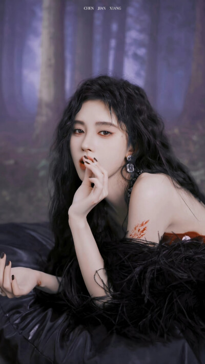 · 鞠婧祎 · 比夜色迷人
cr@尘间巷