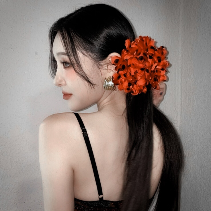 “浪漫的代名词”宣美
背景cr甜岛店长