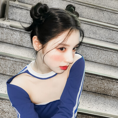 
『HEEJIN』
