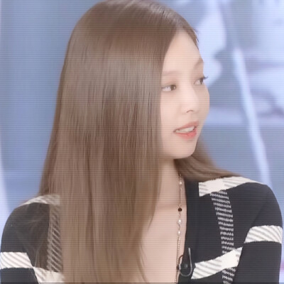  金智妮
제니(JENNIE);김제니