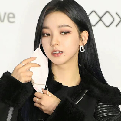 柳智敏 金玟庭可二改
拿图点赞收专 注明江郁
