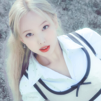 "爱像圆周率无限不循环就像我爱你
TWICE