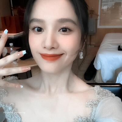 
张婧仪
