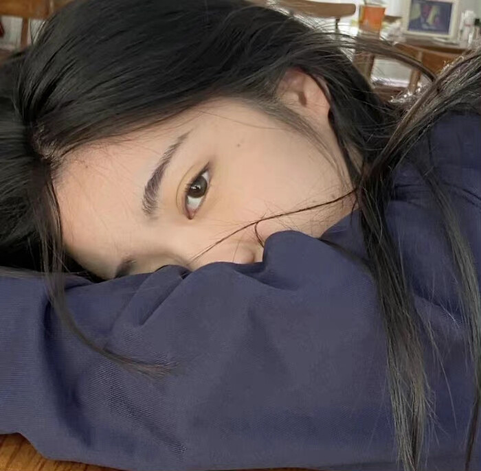 为了配合大家的关心，我常常要假装生活真的给我造成了困扰