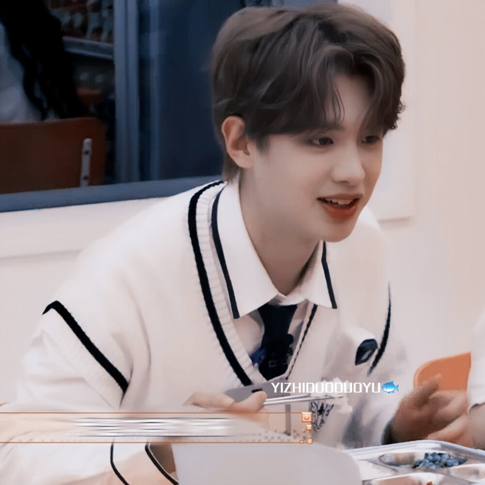 黄明昊
©一只多多鱼