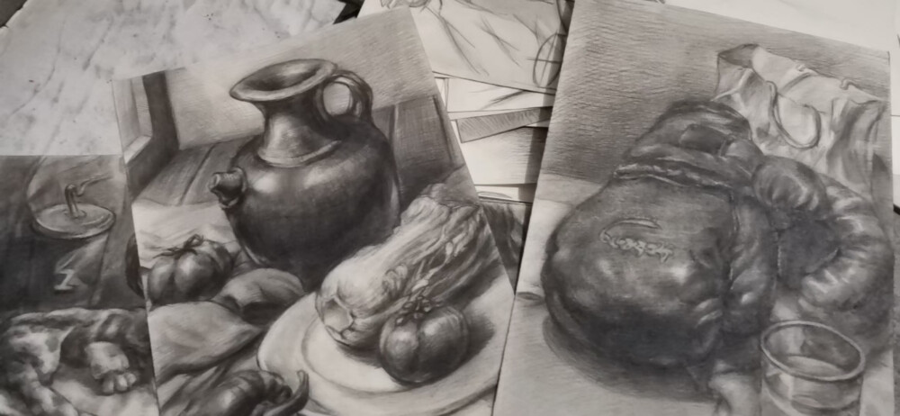 好歹以前也是素描出身的，现在好像不比以前的情怀伟大了。