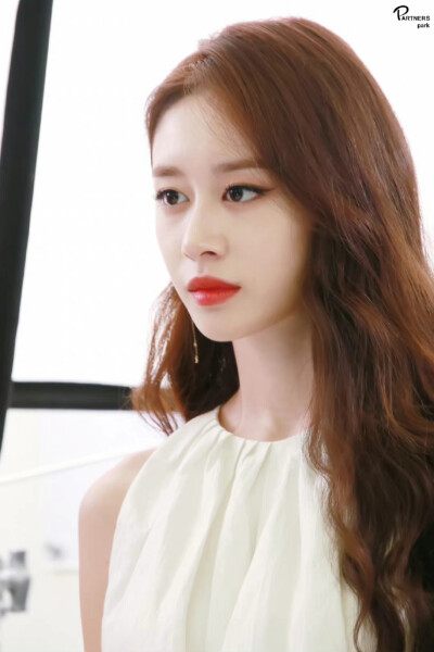 朴智妍 jiyeon
©logo 侵权删.