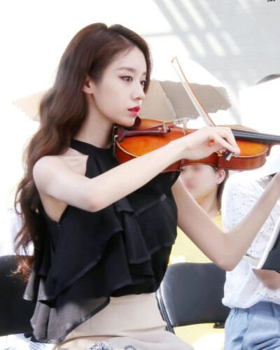 朴智妍 jiyeon
©logo 侵权删.