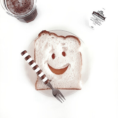 “六便士有很多，可月亮只有一个。”