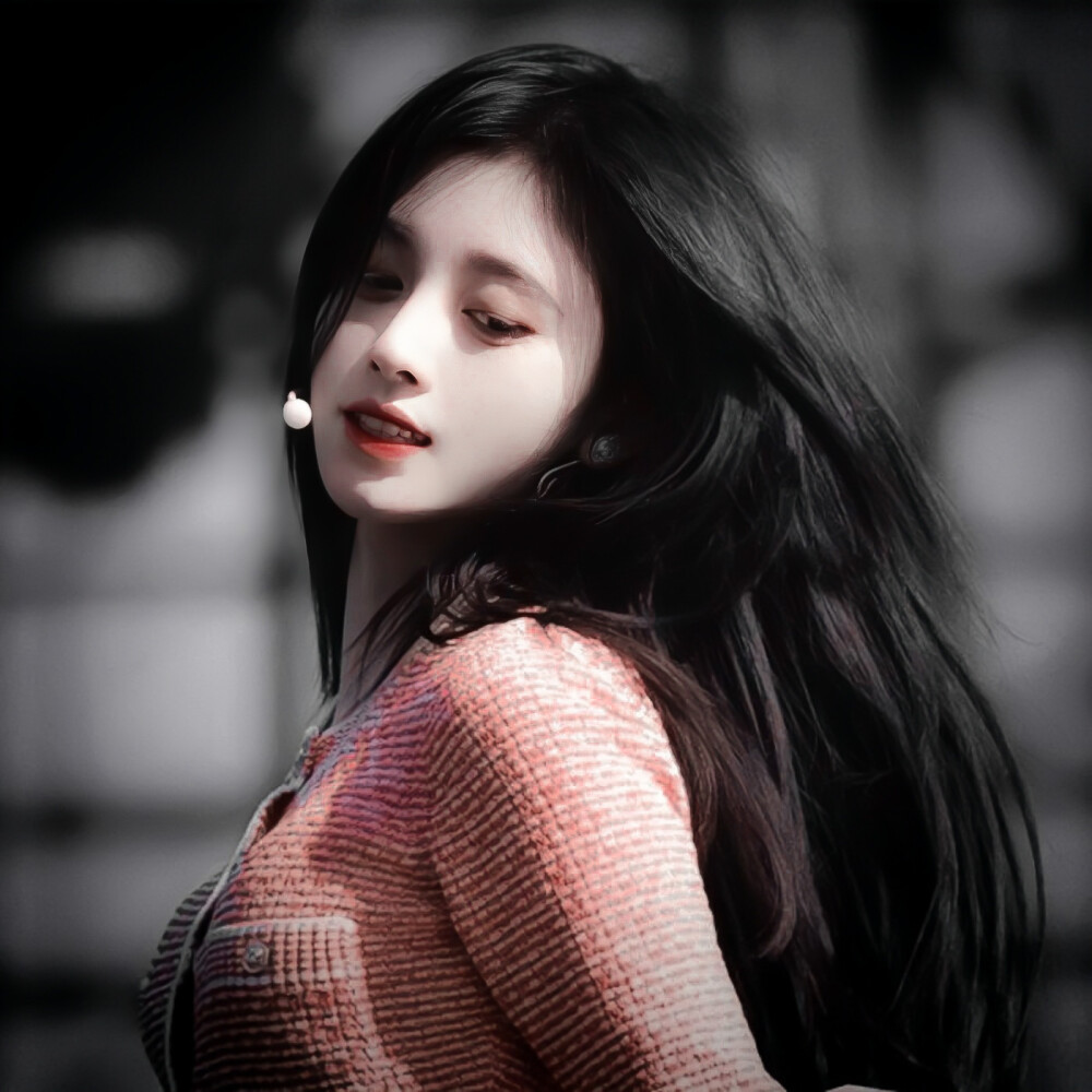 “公主的梦境藏着星星和湖泊”
·鞠婧祎
