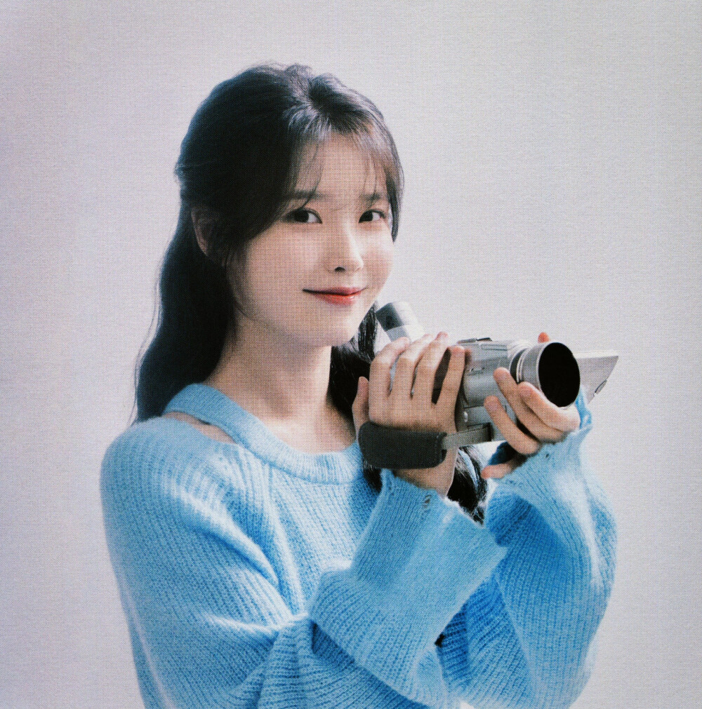 IU | 5期fanclub会员礼扫图
cr:窥见银河星雾