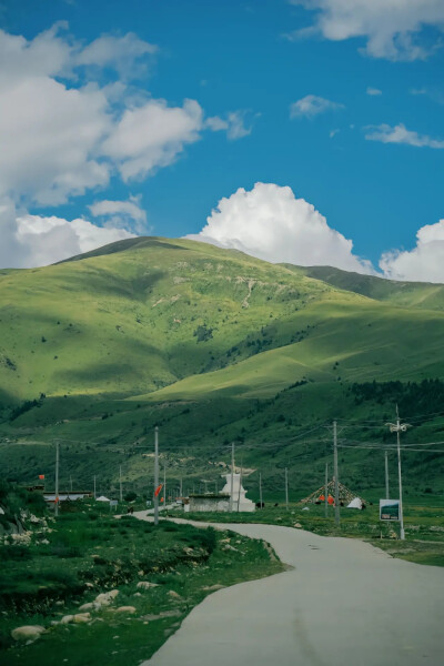 山川河流，蓝天白云亦是如此