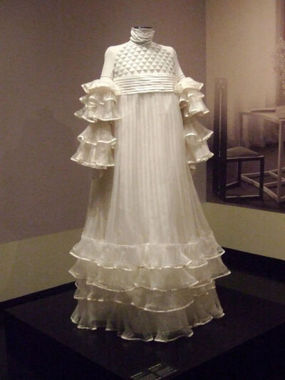 艾米丽设计的经典格纹纱裙曾在阿特湖克里姆特中心展出