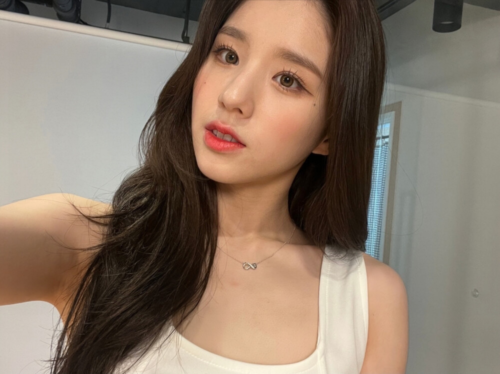 田姬振 HEEJIN