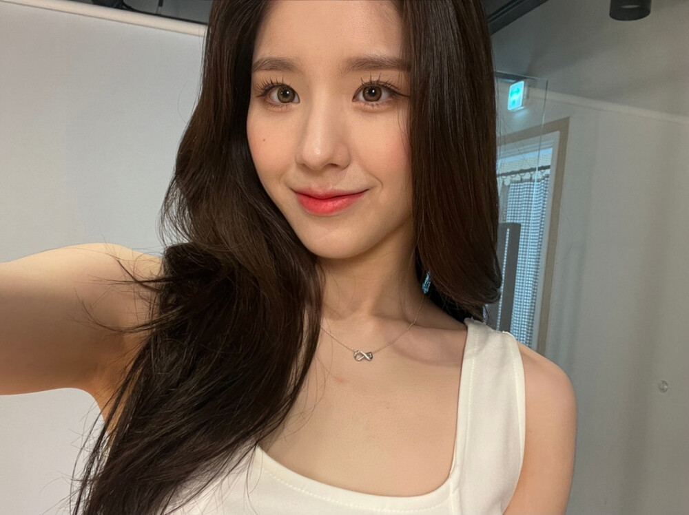 田姬振 HEEJIN