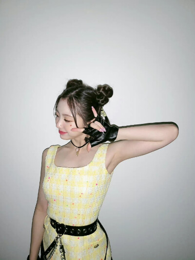 姜艺书 yeseo
©logo 侵权删.